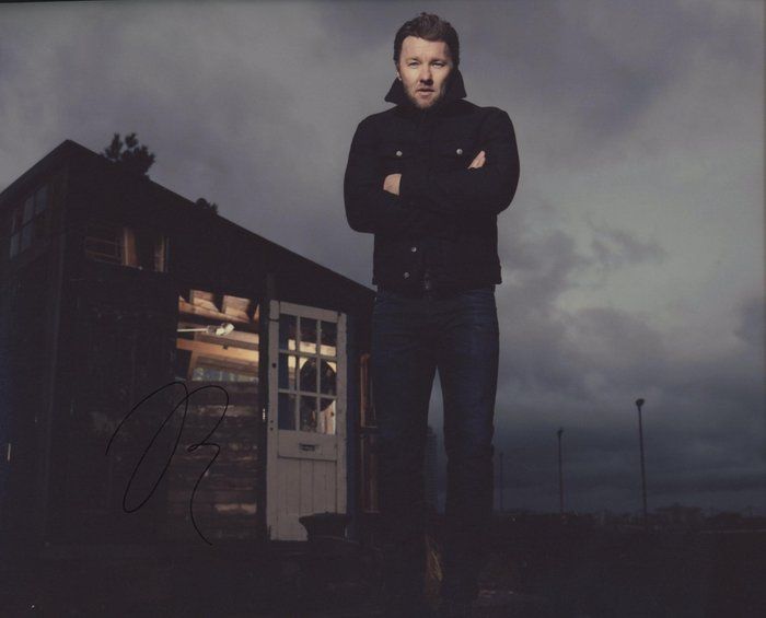 Lot 579: Star Wars Joel Edgerton signed photo