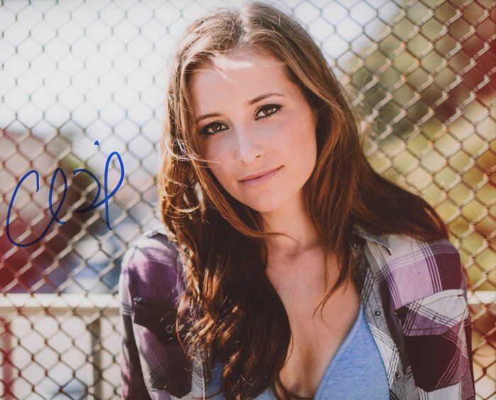 Lot 605: MTV Host Candace Bailey signed photo