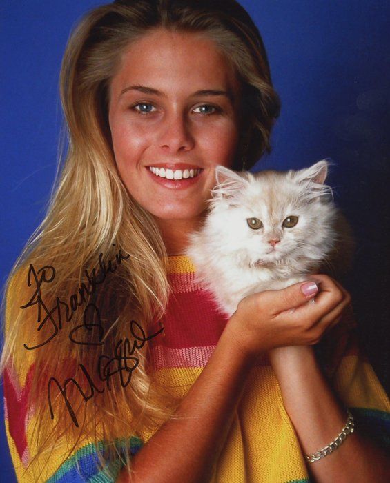 Lot 608: Baywatch Nicole Eggert signed photo