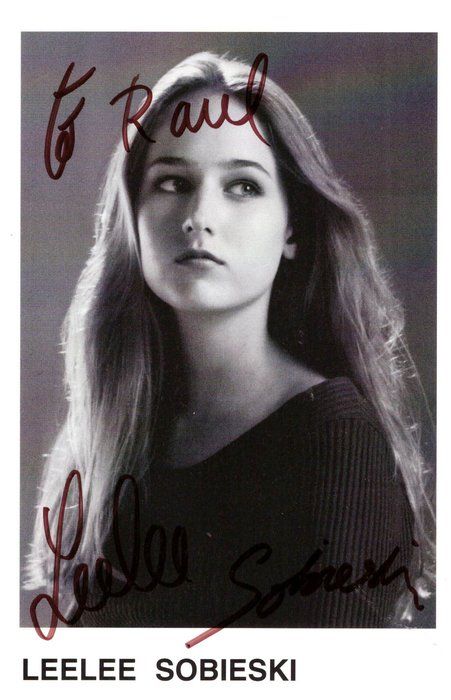 Lot 511: Eyes Wide Shut LeeLee Sobieski signed photo