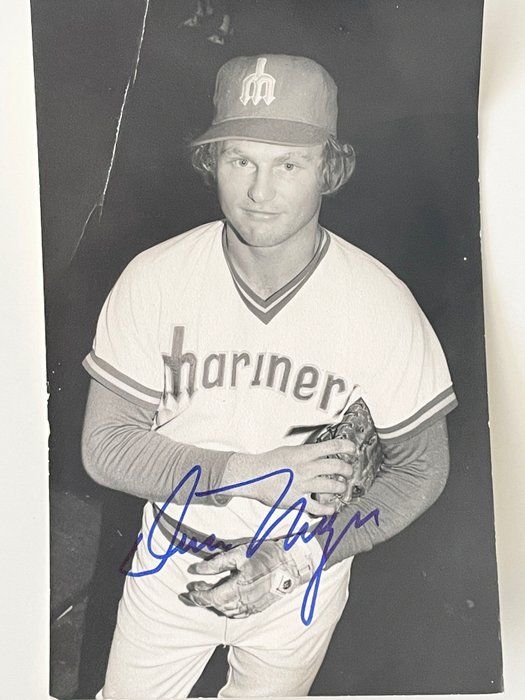 Lot 516: Seattle Mariners Dan Meyer signed photo