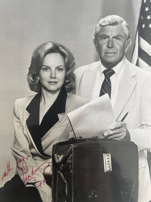 Lot 520: Matlock Linda Purl signed Matlock photo