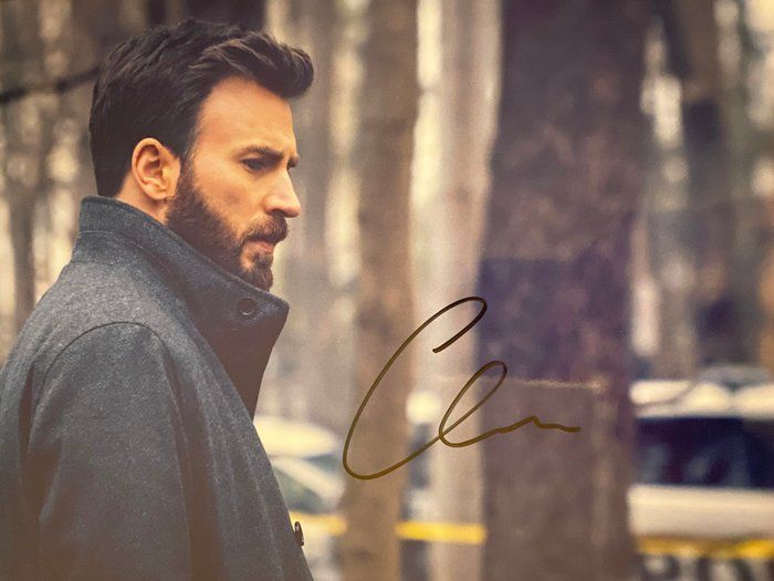 Lot 539: Avengers Chris Evans signed movie photo