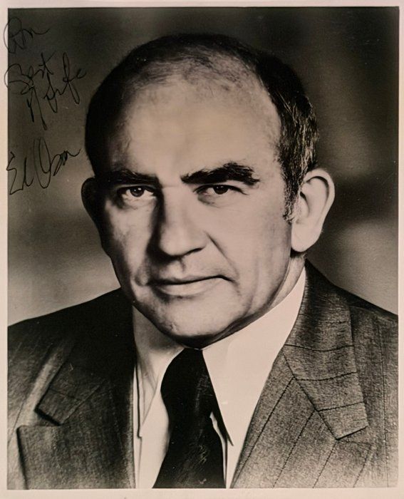 Lot 558: The Mary Tyler Moore Show Ed Asner signed photo