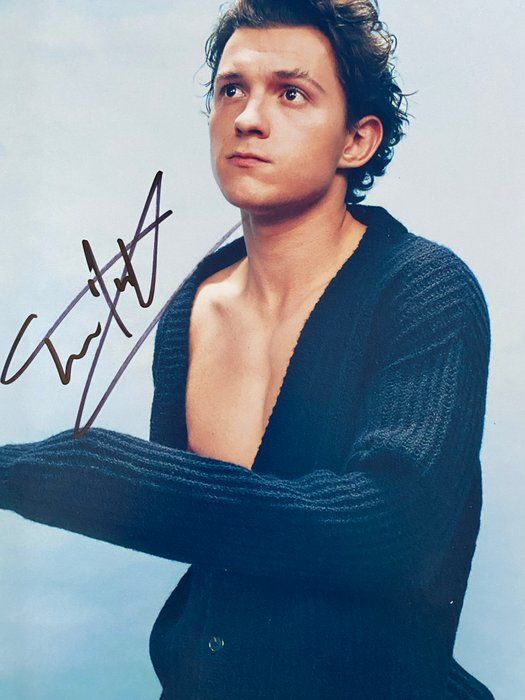 Lot 565: Spiderman Tom Holland signed photo