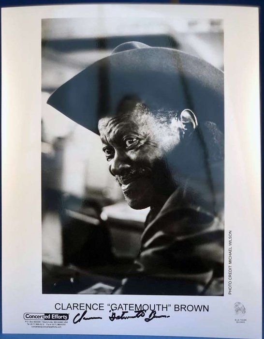 Lot 571: Clarence Gatemouth Brown signed photo