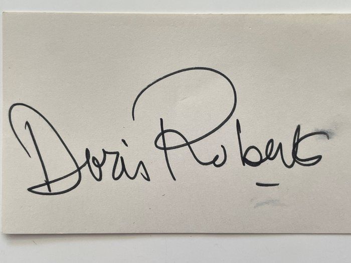 Lot 573: Everybody Loves Raymond Doris Roberts original signature cut