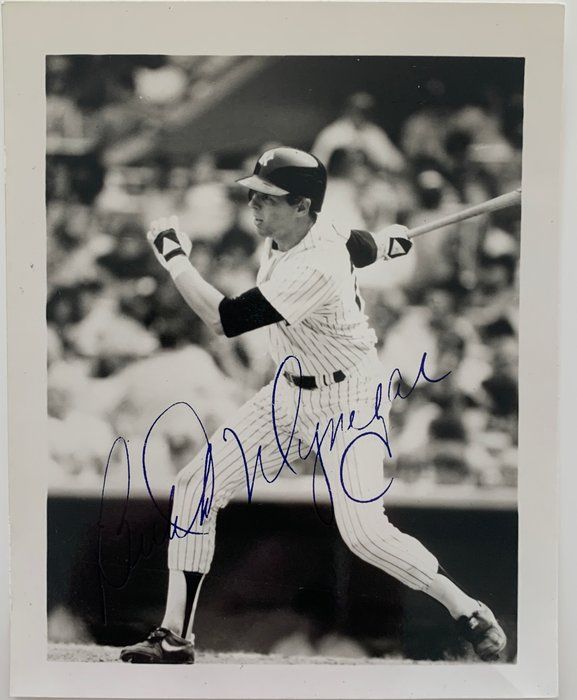 Lot 574: MLB Butch Wynegar signed photo