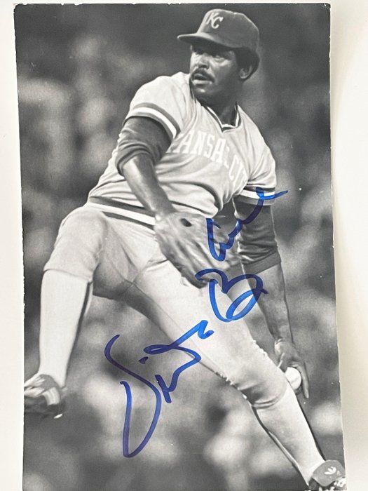 Lot 604: Kansas City Royals Vida Blue signed photo