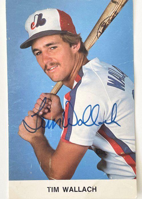 Lot 635: Montreal Expos Tim Wallach signed photo