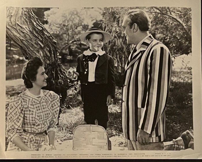 Lot 116: 1943 Vintage Movie Unsigned Photo