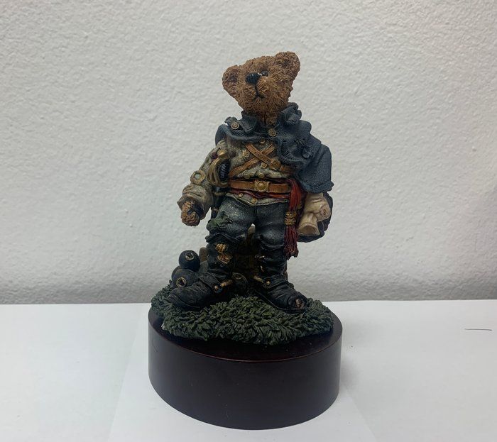 Lot 244: Boyd's Bear Civil War statue