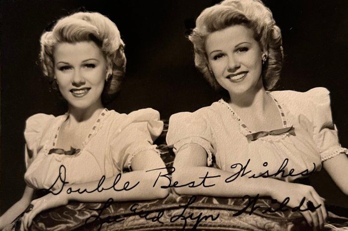 Lot 245: Lee and Lyn Wilde facsimile signed photo. 3x5 inches
