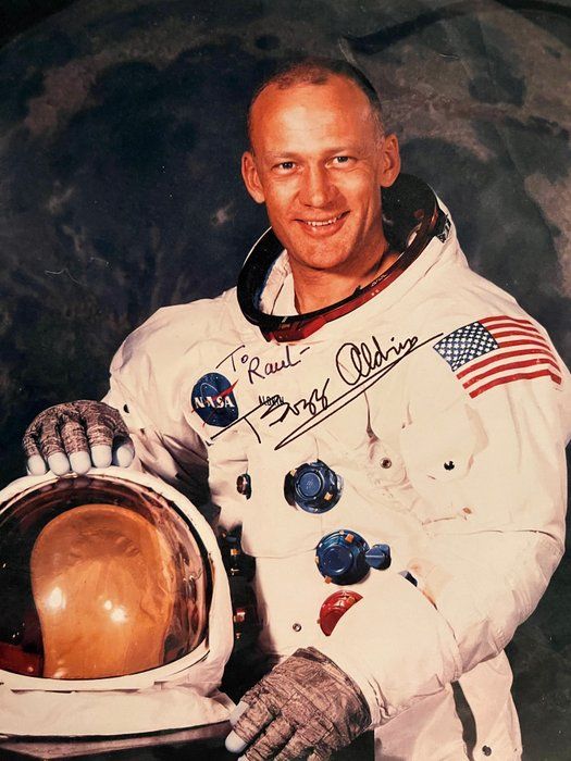 Lot 290: Buzz Aldrin facsimile signed photo