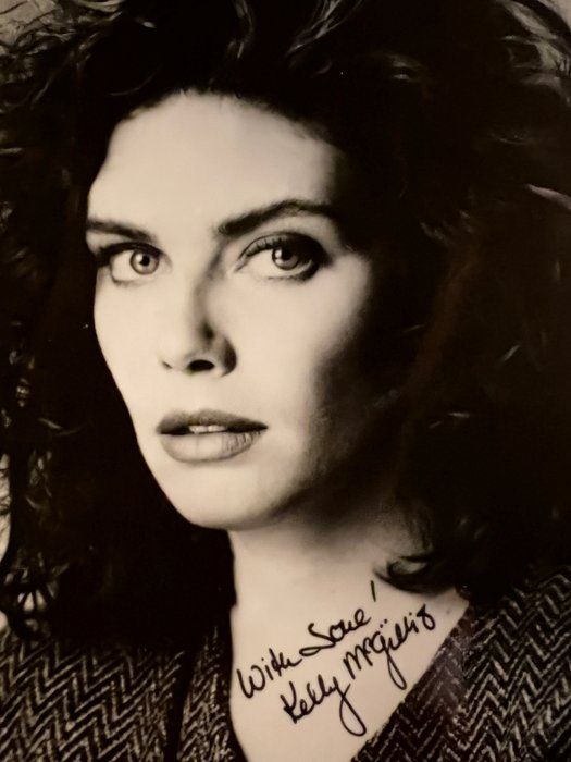 Lot 315: Kelly McGillis facsimile signed photo. 3x4 inches