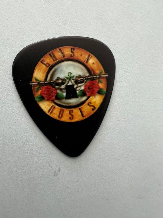 Lot 370: Guns N' Roses guitar pick