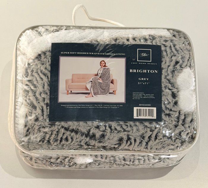 Lot 402: Chic Super Soft Hooded Blanket Wrap with Sherpa Lining. Gray. New