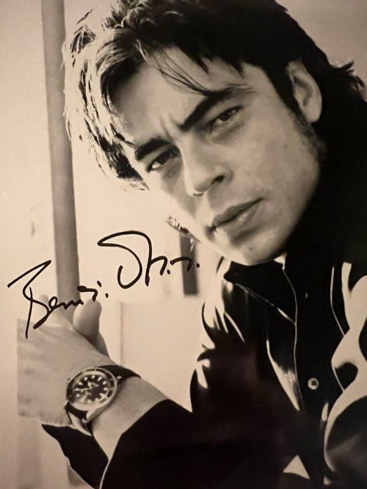 Lot 560: Benicio Del Toro facsimile signed photo. 5x7 inches