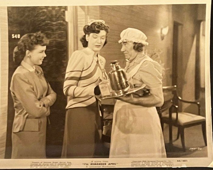 Lot 631: I'll Remember April 1944 Movie Unsigned Photo