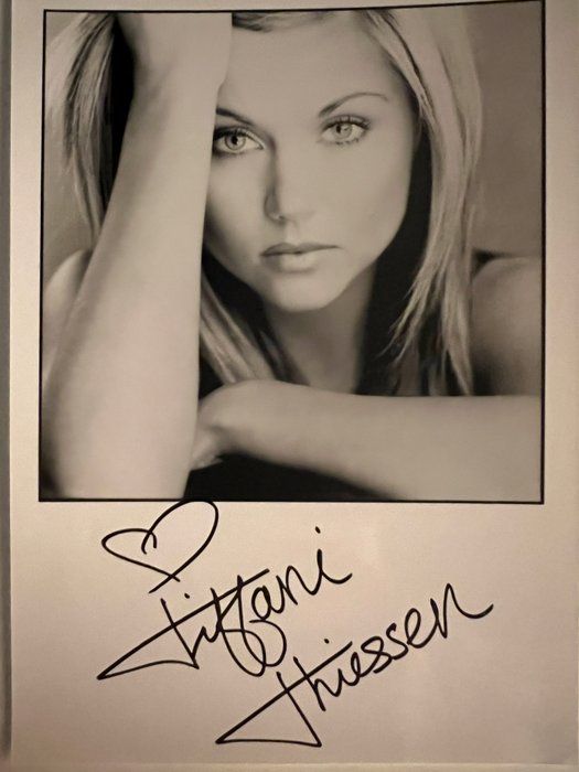 Lot 641: Tiffani Thiessen facsimile signed photo. 5x7 inches