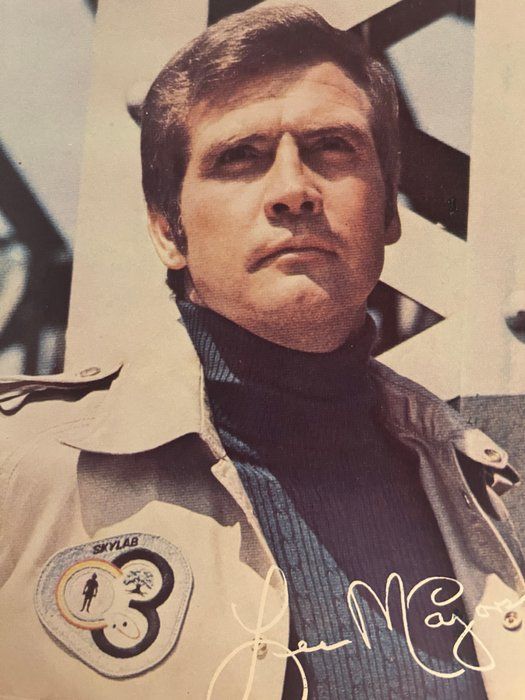 Lot 653: Lee Majors facsimile signed photo. 5x7 inches