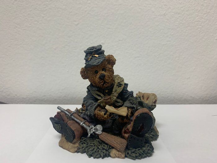 Lot 680: Boyd's Bear Civil War statue