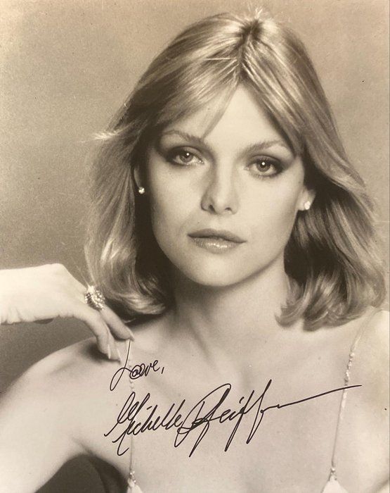 Lot 99: Scarface Michelle Pfeiffer Signed Photo