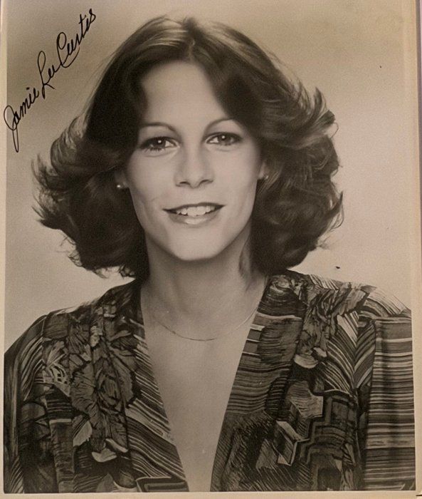Lot 126: True Lies Jamie Lee Curtis signed photo