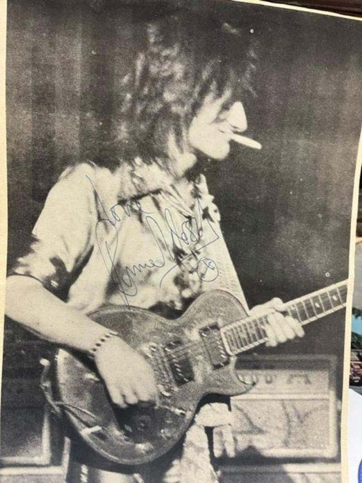 Lot 137: The Rolling Stones Ronnie Wood signed magazine photo