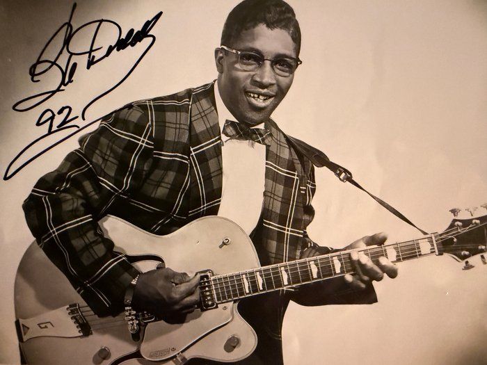 Lot 168: Bo Diddley signed photo