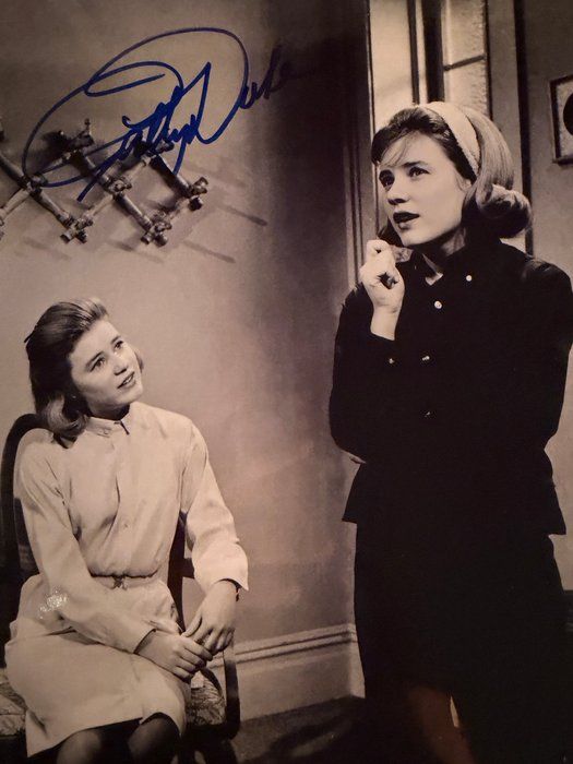 Lot 171: Patty Duke signed photo