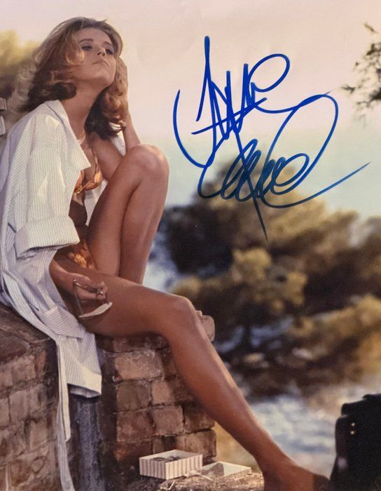 Lot 185: Jane Fonda signed photo