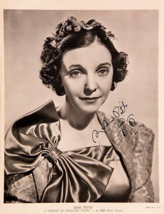 Lot 234: ZaSu Pitts signed portrait photo