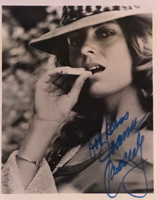 Lot 320: Absolutely Fabulous Joanna Lumley signed photo