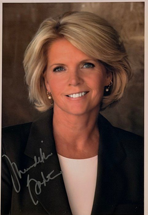 Lot 338: Family Ties Meredith Baxter signed photo