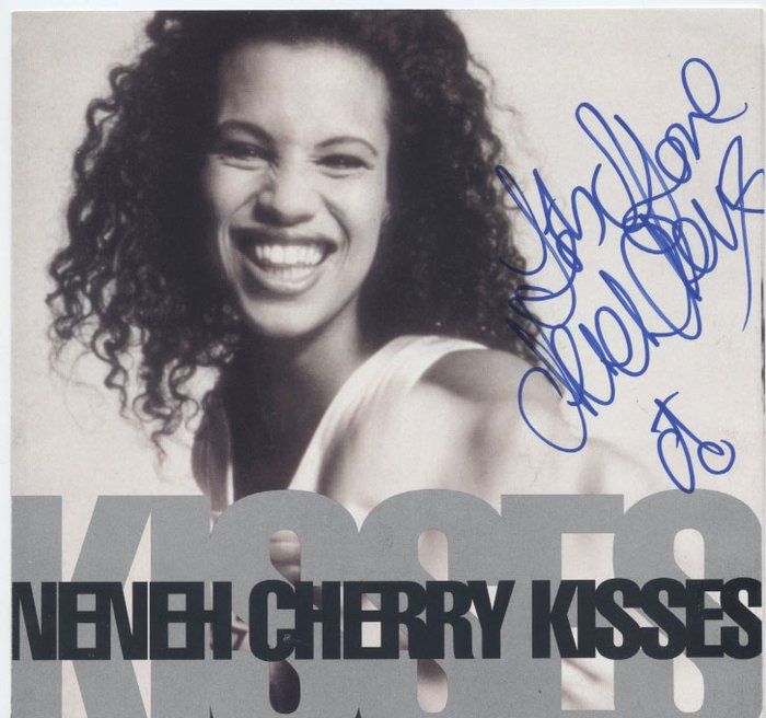 Lot 346: Neneh Cherry Kisses signed 45 record sleeve