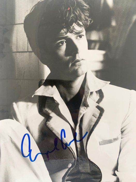 Lot 666: My Best Friends Wedding Rupert Everett signed photo