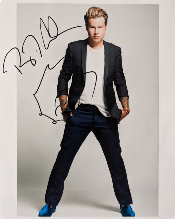 Lot 26: Musician Ryan Cabrera signed photo
