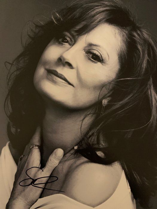 Lot 32: Thelma and Louise Susan Sarandon signed photo