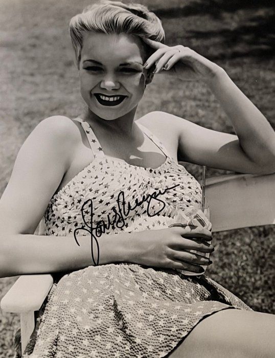 Lot 34: Jane Wyman signed photo