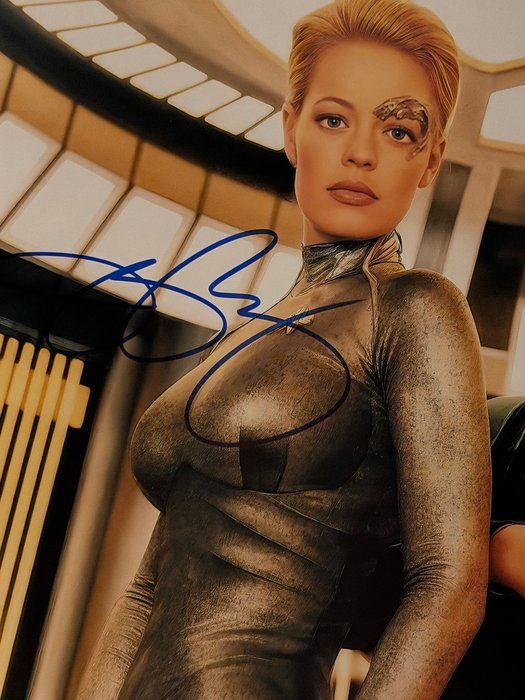 Lot 66: Star Trek Jeri Ryan 7 of 9 signed photo