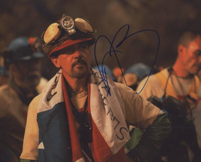 Lot 72: Original Sin Antonio Banderas signed movie photo