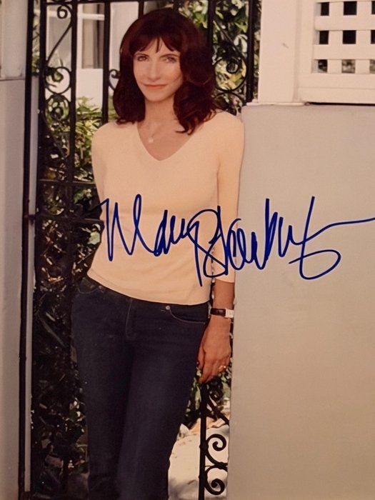 Lot 77: Back To The Future Mary Steenburgen signed photo
