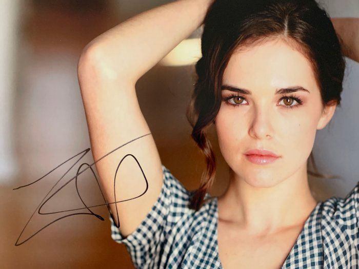 Lot 78: Zombieland Zoey Deutch signed photo