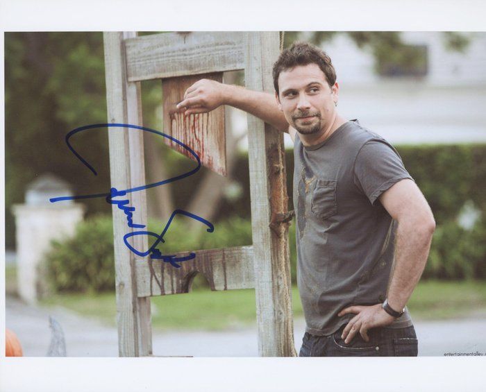 Lot 84: Six Feet Under Jeremy Sisto signed photo