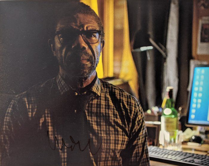 Lot 108: Chicago Hope Vondie Curtis-Hall signed photo