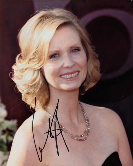 Lot 109: Sex and the City Cynthia Nixon signed photo