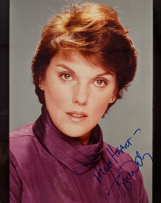 Lot 144: Cagney and Lacey Tyne Daly signed photo