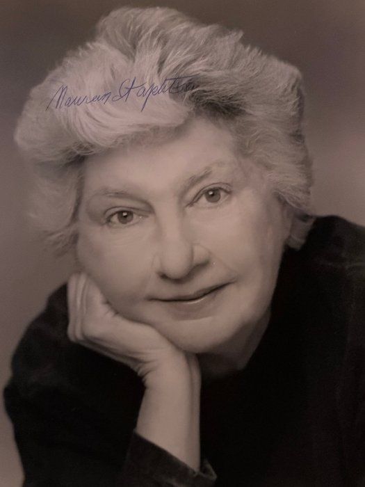 Lot 149: Reds Maureen Stapleton signed photo
