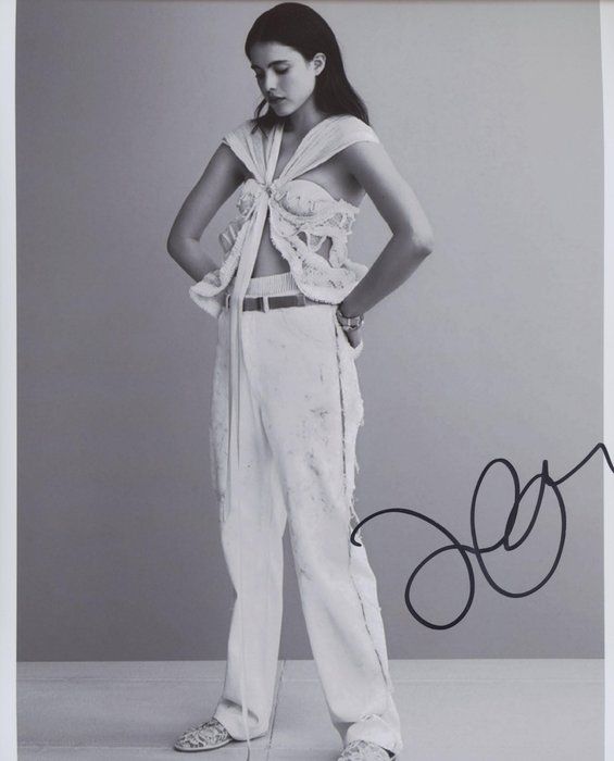 Lot 166: Once Upon A Time In Holywood Margaret Qualley signed photo